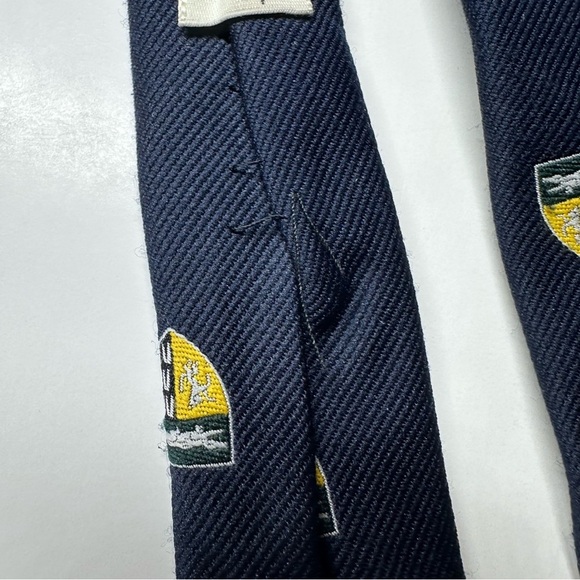 Rivetz of Boston Yale University Law School Tie Crest Navy 57” X 3.25” Vintage - Picture 9 of 9